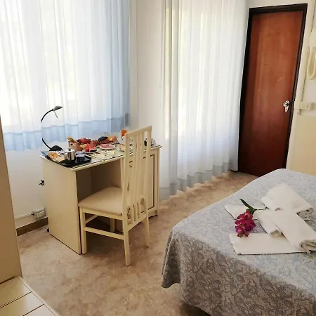 Szálloda Rivazzurra 3*